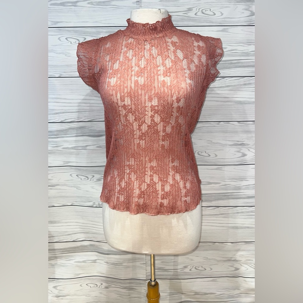 Lace Detail Top 🩷